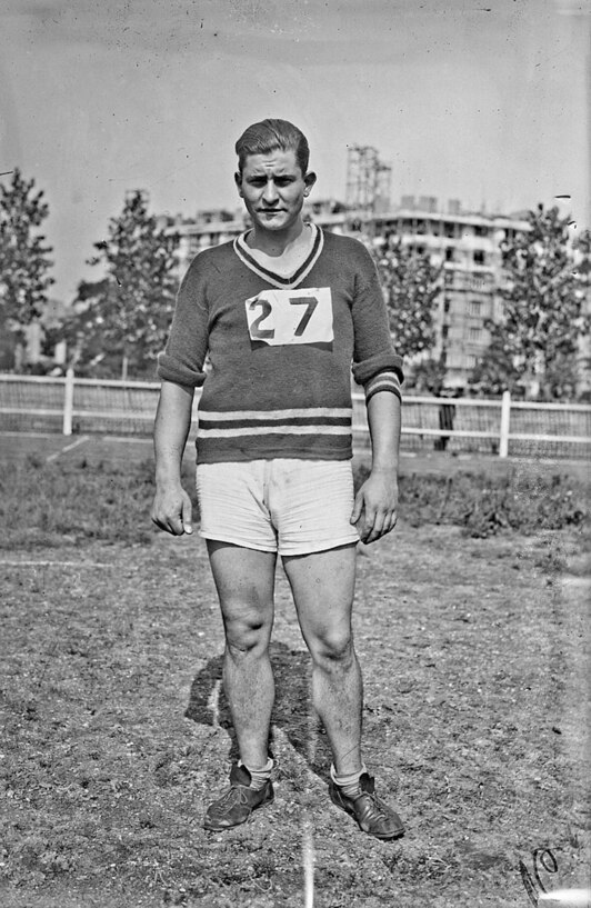 Clement Duhour 1931an atletismo-zelai batean.