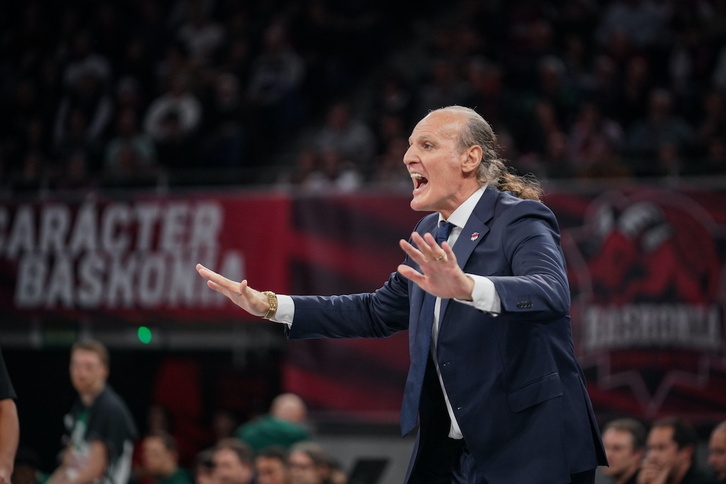 Ivanovic, entrenando a Baskonia el pasado enero en una cancha a lo que volverá la próxima semana.