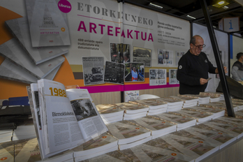 El libro de Artefaktua puede adquirirse en el stand de GARA, en Goienkale 43.