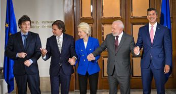 Von der Leyen, en el centro, con los presidentes de los estados miembro de Mercosur. 