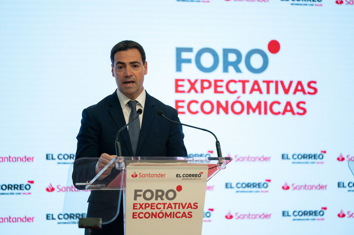 Pradales, en el foro económico en que ha apostado claramente por el Guggenheim de Urdaibai.