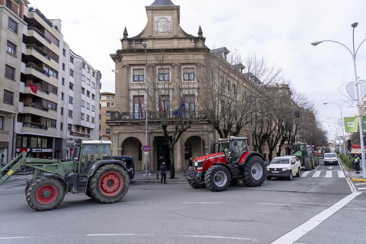 Los tractores han regresado al centro de Iruñea a convocatoria de Semilla y Belarra.