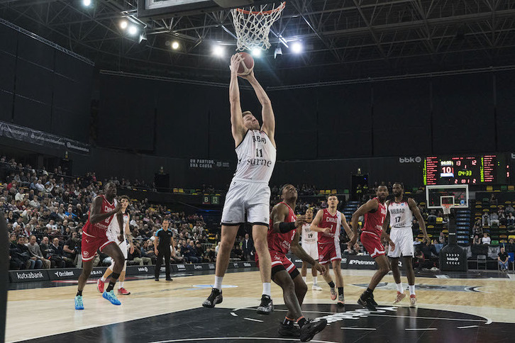 El poder reboteador de Thijs De Ridder le ha rentado muchísimo a Bilbao Basket.