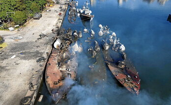 Buques sirios destruidos por un ataque israelí en el puerto de Latakia.