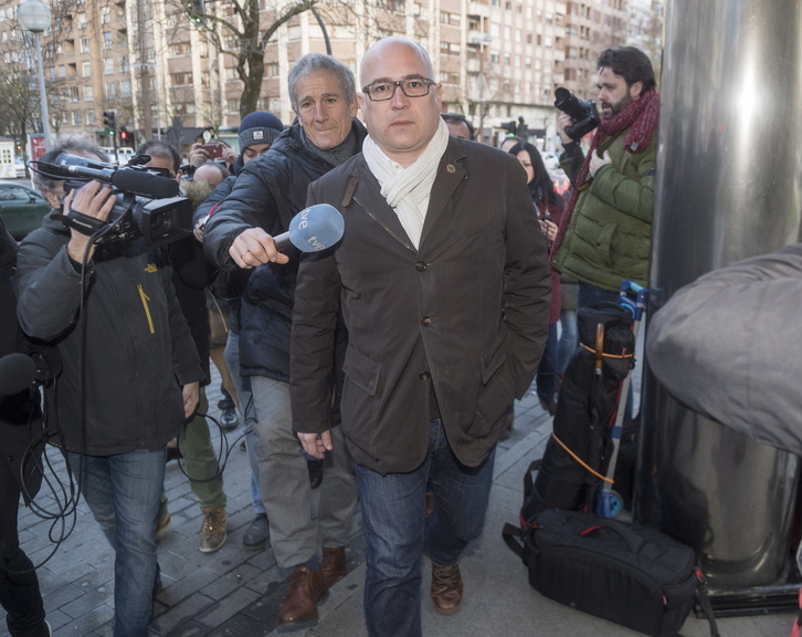 Alfredo de Miguel, entrando en los Juzgados de Gasteiz en una fotografía de archivo.