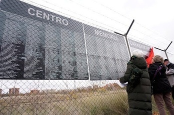 Panel con los nombres de las víctimas de la cárcel de Carabanchel, en una de las acciones en demanda de un centro de memoria.