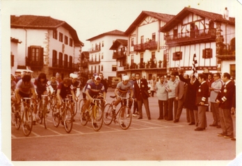 Imagen de la salida de la prueba de profesionales del Mundial de 1974.