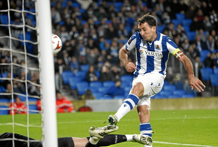 Oyarzabal marcó el primer gol tras recoger el rechace del penalti que había fallado él mismo.