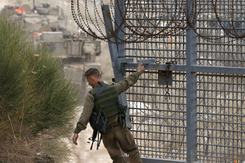 Tropas israelíes avanzando por la frontera de los Altos del Golán.