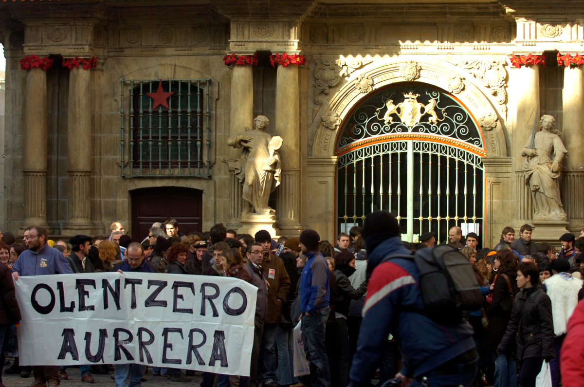 Concentración contra las trabas a Olentzero frente al consistorio (Jagoba Manterola / FOKU)