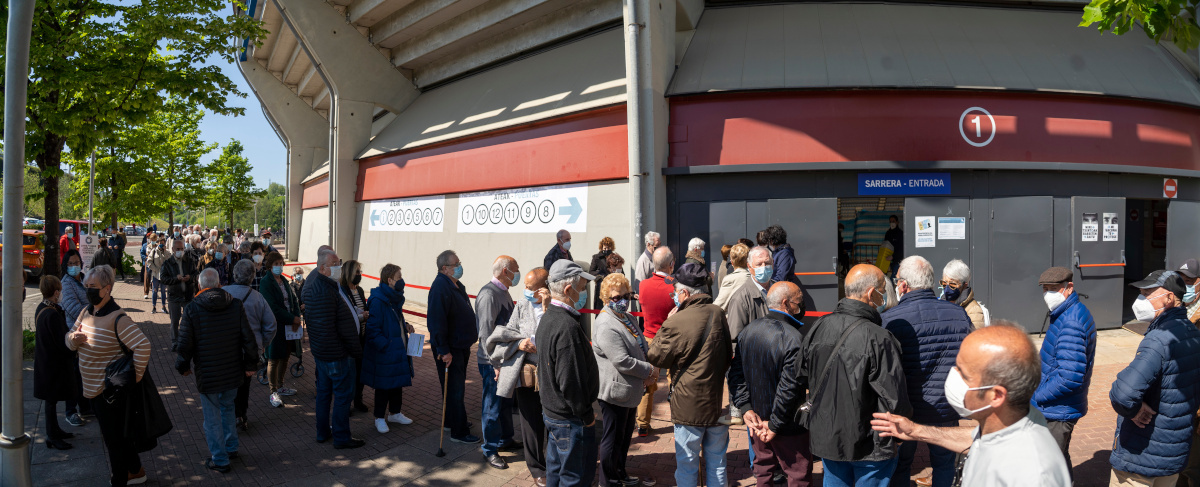 Lakua anunció que no crearía vacunódromos, pero finalmente sí lo hizo, uno de ellos en Illunbe, Donostia (Gorka Rubio / FOKU)