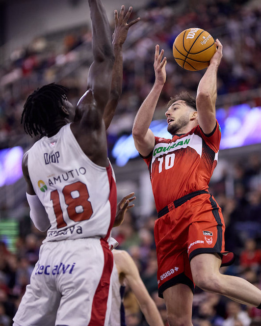 La intimidación de Khalifa Diop ha propiciado los mejores minutos de Saski Baskonia.