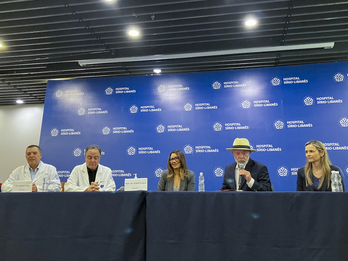 Lula da Silva ha aparecido en la rueda de prensa de sus médicos con un sombrero Panamá.