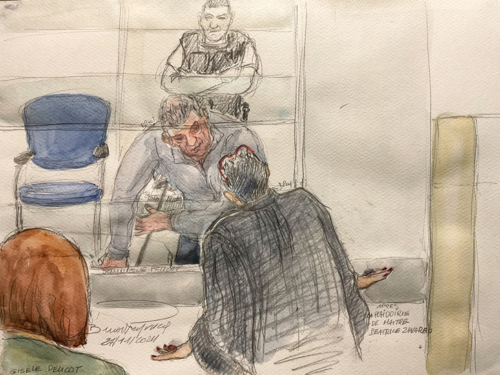 Boceto judicial creado en el juzgado de Aviñón, el 27 de noviembre de 2024, muestra a Beatrice Zavarro (derecha), abogada del acusado Dominique Pelicot (centro), dirigiéndose a la audiencia durante el juicio.