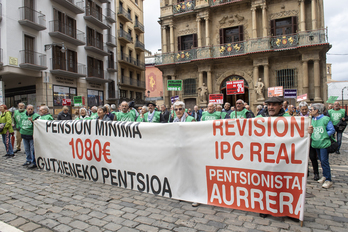 Imagen de archivo de una movilización de pensionistas en Iruñea.