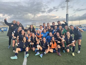 Las Gloriosas celebran el triunfo en Son Malferit, que les confirmó como campeonas de invierno en 1ª RFEF.