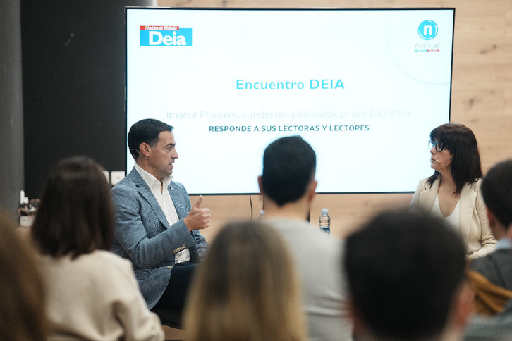 Imanol Pradales y Marta Martín en un encuentro organizado por "Deia" en precampaña.