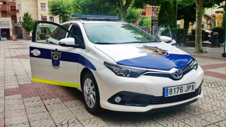 Coche patrulla de la Policía Municipal de Etxebarri.