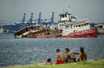 Uno de los barcos hundidos.