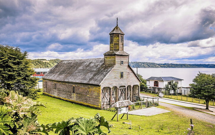 Nuestra Señora de Lourdes de Detif eliza, Puqueldón herrian, Lemuy irlan. (FROESE-PHOTOGRAPHY.DE | Getty Images)