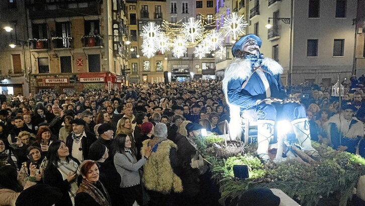 Olentzeroren etorrera ospatzen, Iruñean.