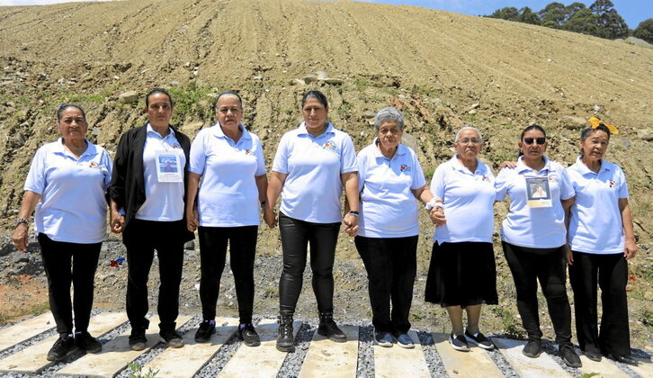 Familiares de desaparecidos, en La Escombrera el pasado 16 de octubre.