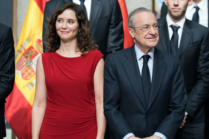 La presidenta madrileña, Isabel Díaz Ayuso, con el multimillonario presidente del Real Madrid, Florentino Pérez.