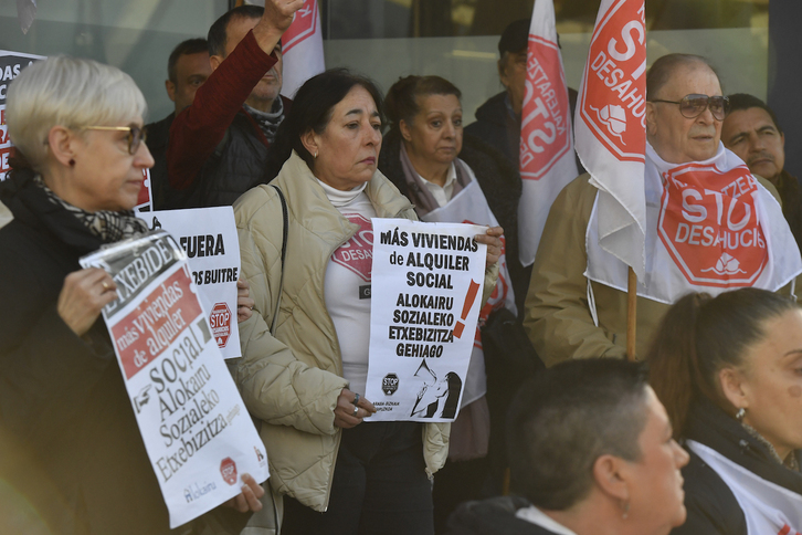 Algunas de las personas afectadas por el límite del 31D habían alertado del tema en esta comparecencia el 4 de diciembre en Donostia.