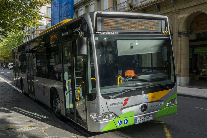 Oarsoaldea eta Bidasoaldea Donostiarekin lotzen du Ekialdebusek.