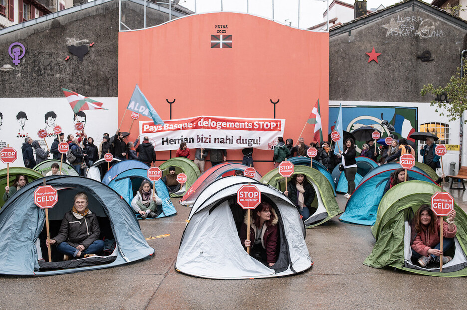 Le 30 mars, action menée par Alda contre la vague de délogement. 