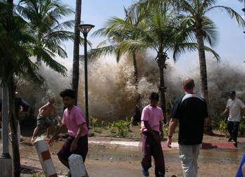 Tsunamiaren eguneko irudia, Tailandian.