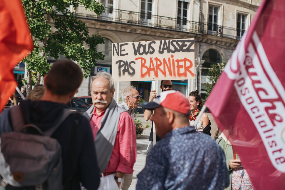 Plus d’un millier de personnes ont suivi, le 7 septembre, l'appel à la mobilisation contre la nomination de Michel Barnier à la tête du gouvernement.