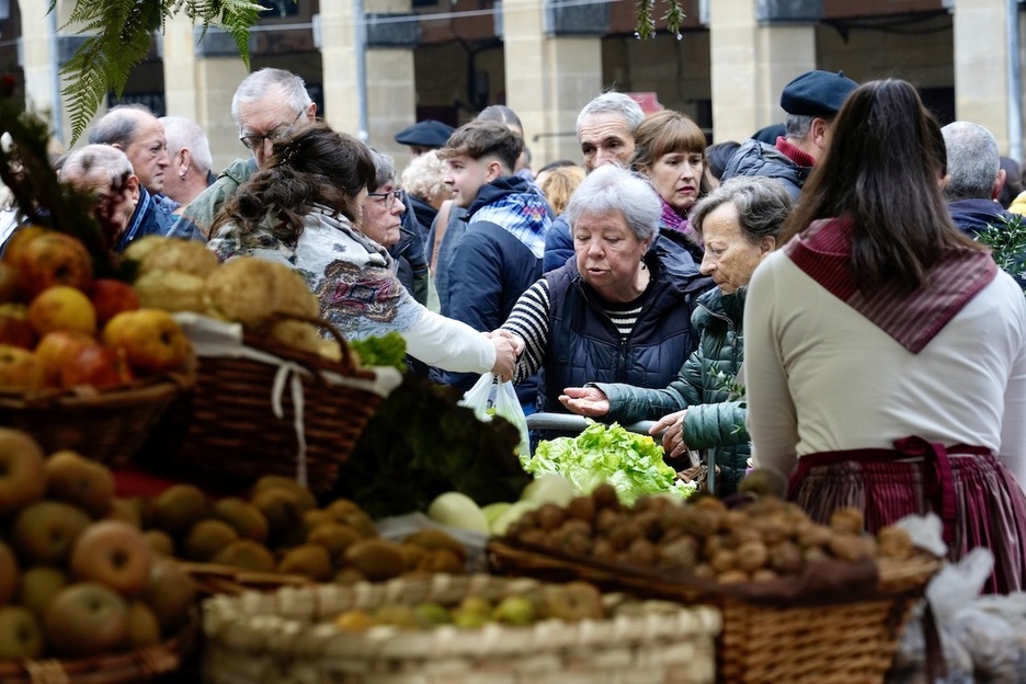 Jendetza Donostiako erdigunean.