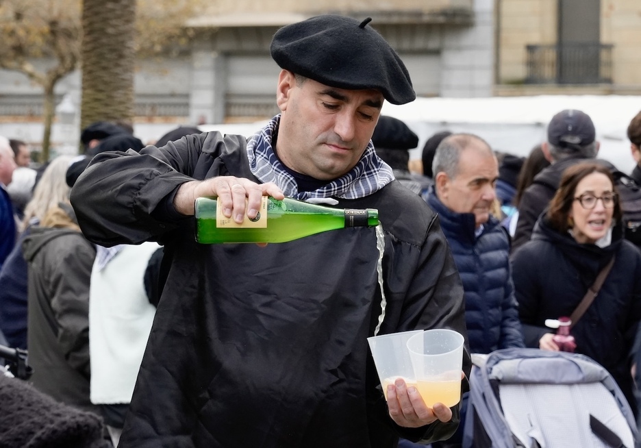 Sagardoa eta txistorra Donostian.