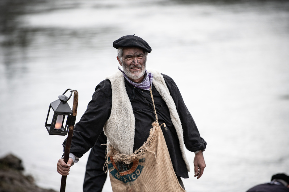 Le charbonnier basque Olentzero débarqué au quai Chaho à 15h30. 