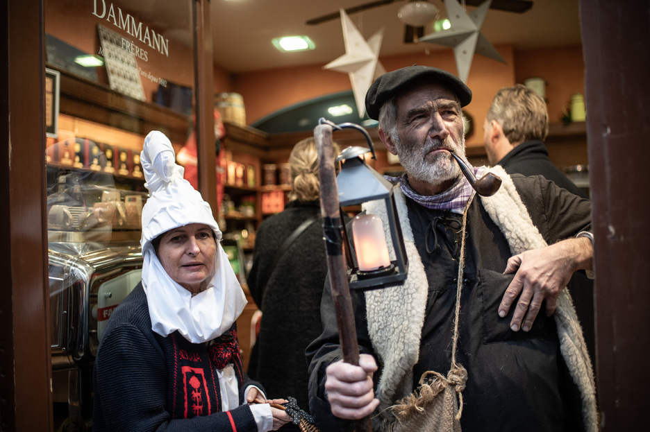 Mari Domingi et son complice Olentzero, guidé par sa fameuse lanterne.