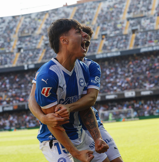 Carlos Martín celebra el 0-1 que ha anotado en el minuto 7 de juego.