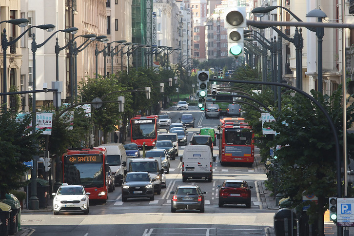 Preocupan las emisiones contaminantes causadas por los vehículos en ciudades como Bilbo.