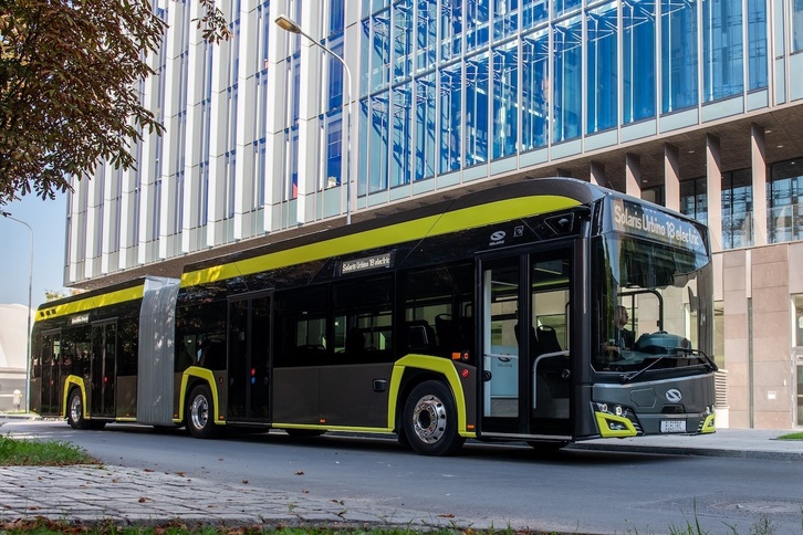 Autobus elektrikoen lehen kontratua sinatu du CAFek AEBetan.