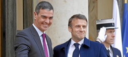 El presidente español, Pedro Sánchez, con su homólogo francés, Emmanuel Macron.