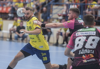 Asier Nieto, en uno de sus mucho partidos con la camiseta de Bidasoa-Irun.