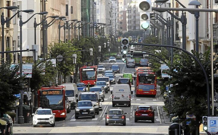 Preocupan las emisiones contaminantes causadas por los vehículos en ciudades como Bilbo.