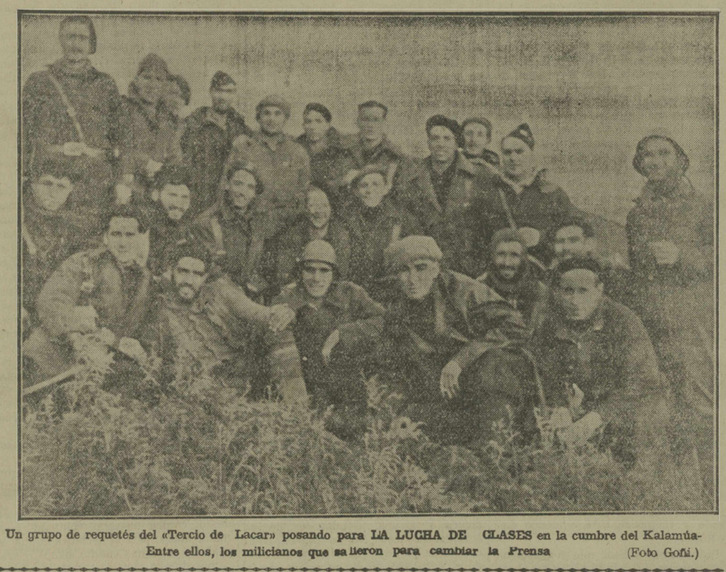 Milicianos y requetés posando juntos en Kalamua