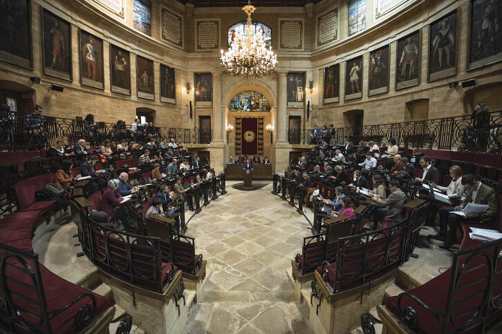 Salón de plenos de las Juntas Generales de Bizkaia, en Gernika.