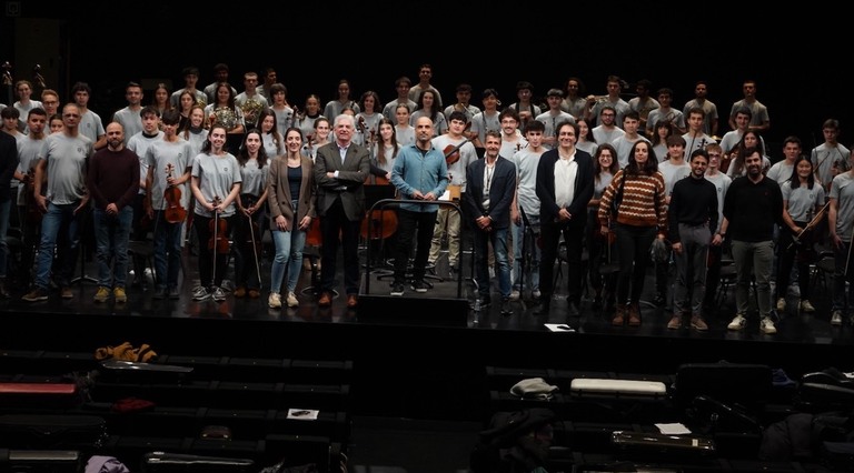 Miembros de Gazte Orkestra tras el ensayo realizado este viernes. 