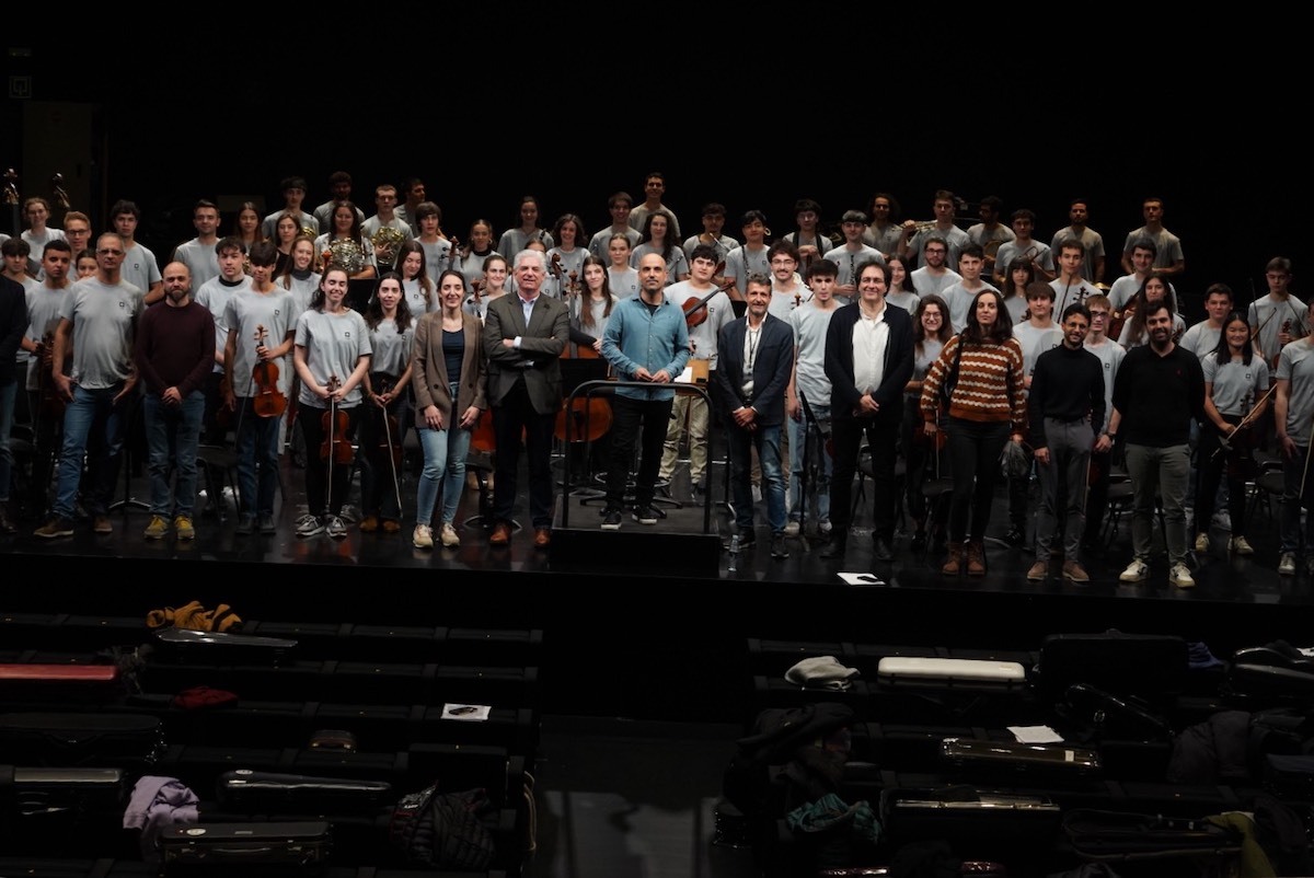 Miembros de Gazte Orkestra tras el ensayo realizado este viernes. 