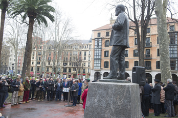 El PNV sigue homenajeando a su fundador, Sabino Arana, también con la utilización de su «Z» para Euzkadi, aunque hoy en día su uso se limita a las comunicaciones internas, y no siempre.