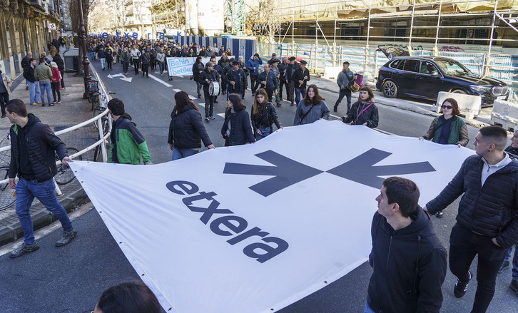 «Etxera» aldarrikapena Sarek larunbatean Donostian egin zuen manifestazioan.