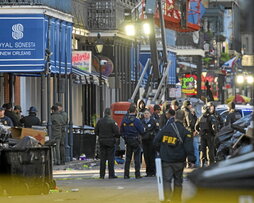 La Policía examina el lugar del atropello.