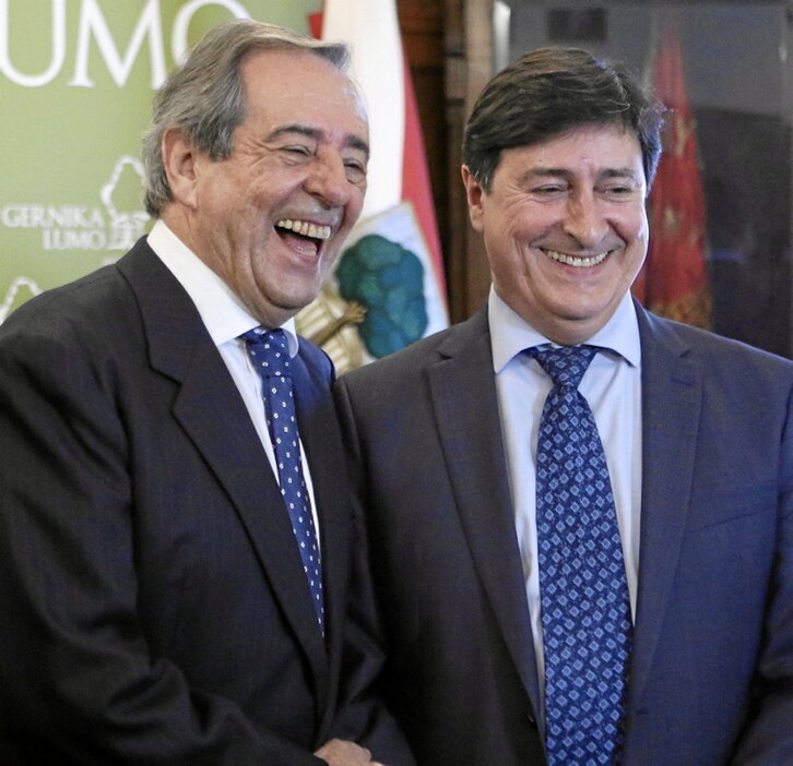 Gorroño, junto a su hermano, tras ser elegido.